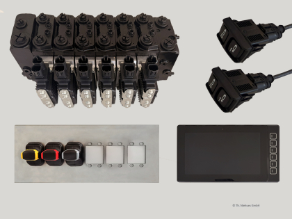 NHAgriValve
Bausatz bestehend aus:
Steuerblock für Konstantpumpe mit LS Simulation mit 3 proportional Sektionen mit Schwimmstellung, ohne Druckweiterleitung, mit zwei externen Bedienungen. 
Sektion 1: 100 L/min Durchfluss.
Alle weiteren Sektionen:65L/min.
Touchterminal und Elektrobausatz