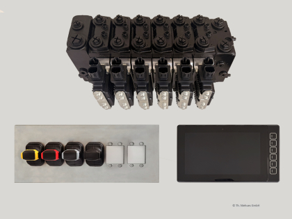 NHAgriValve
Bausatz bestehend aus:
Steuerblock für Konstantpumpe mit LS Simulation mit 4 proportional Sektionen mit Schwimmstellung, ohne Druckweiterleitung, ohne externe Bedienung. 
Sektion 1: 100 L/min Durchfluss.
Alle weiteren Sektionen:65L/min.
Touchterminal und Elektrobausatz