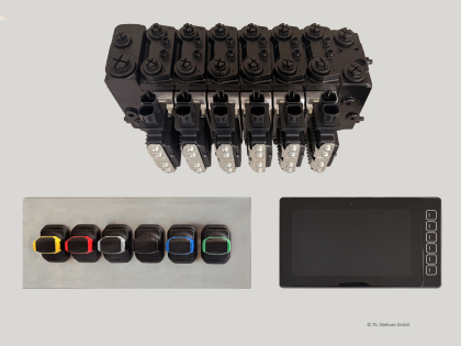 NHAgriValve
Bausatz bestehend aus:
Steuerblock für Konstantpumpe mit LS Simulation mit 6 proportional Sektionen mit Schwimmstellung, ohne Druckweiterleitung, ohne externe Bedienung. 
Sektion 1: 100 L/min Durchfluss.
Alle weiteren Sektionen:65L/min.
Touchterminal und Elektrobausatz